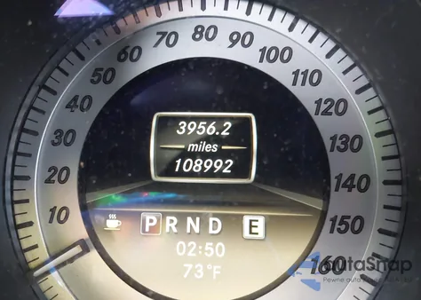 2012 Mercedes-Benz C 250 Luxury/Sport z USA, uszkodzony, nr VIN WDDGF4HB3CF852831